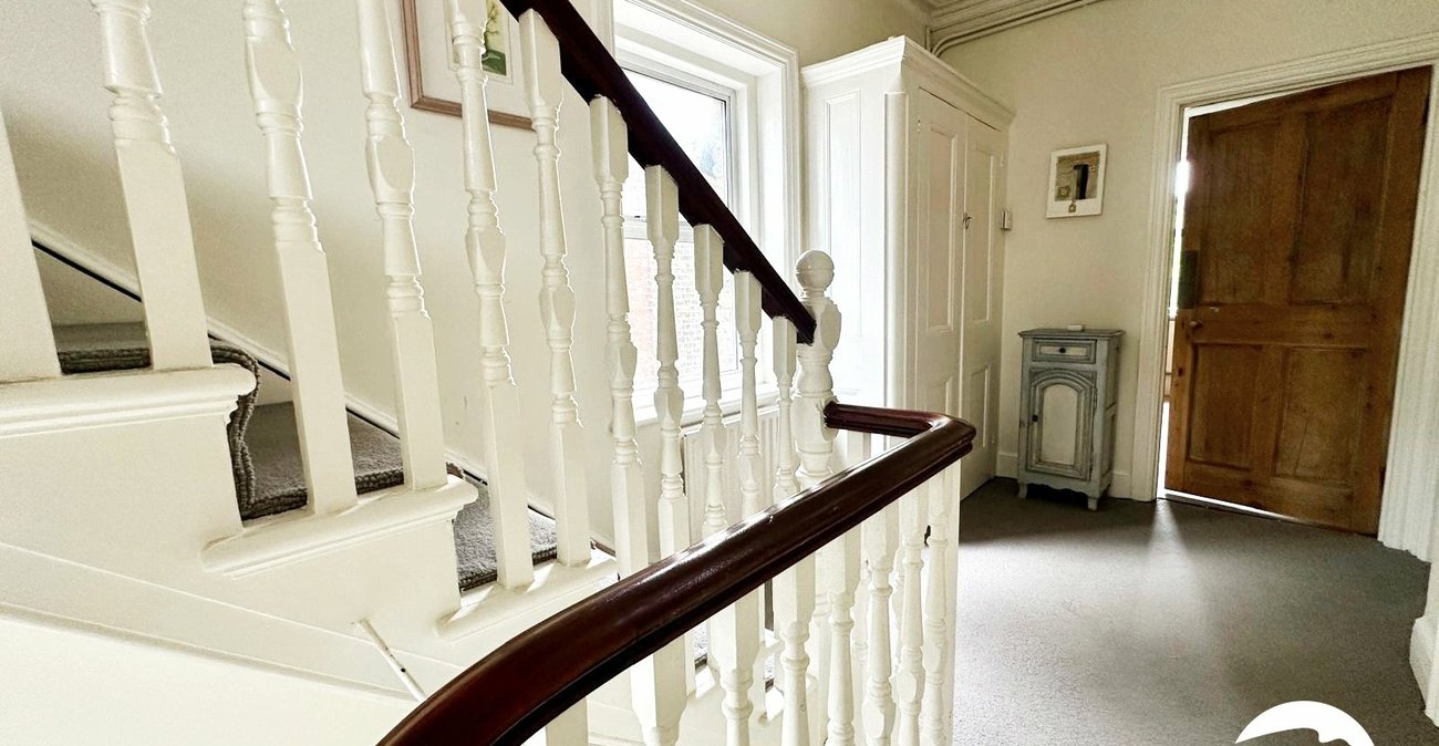 3 bedroom property for sale in London | Robinson Jackson