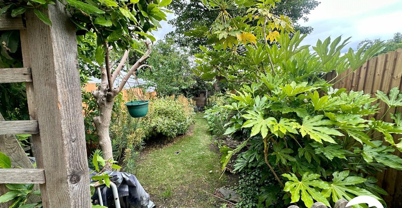 3 bedroom property for sale in London | Robinson Jackson