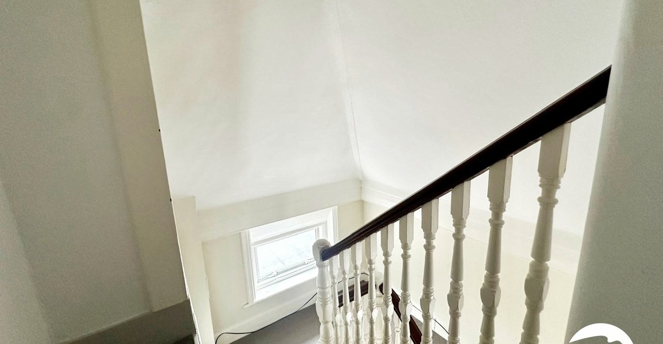 3 bedroom property for sale in London | Robinson Jackson