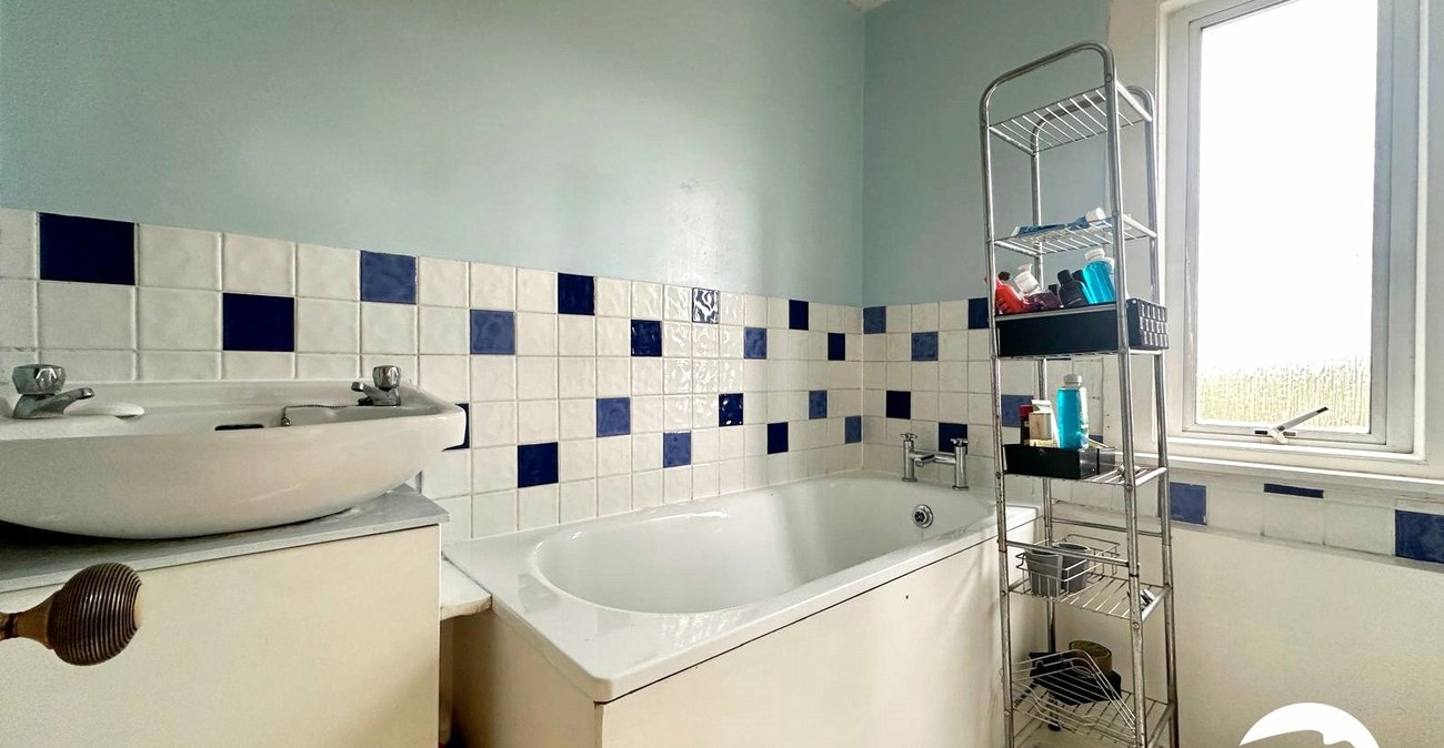 3 bedroom property for sale in London | Robinson Jackson