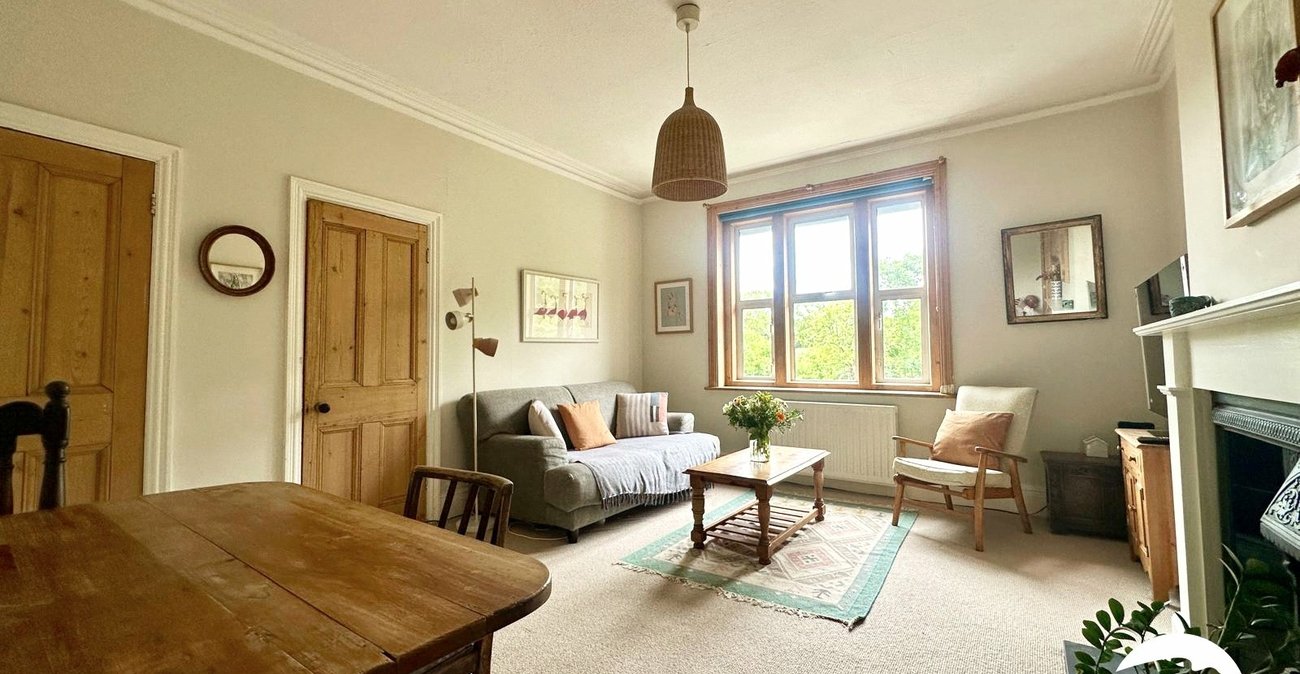 3 bedroom property for sale in London | Robinson Jackson