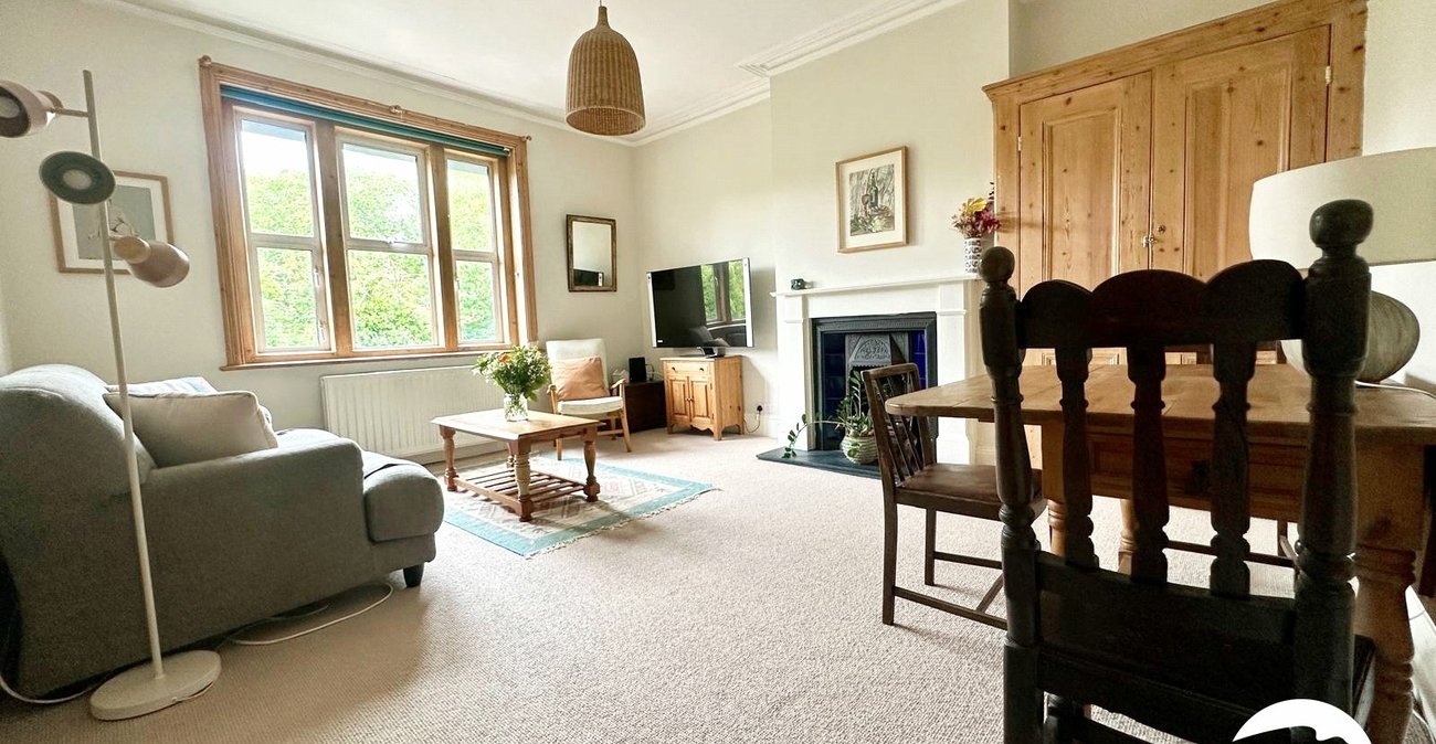 3 bedroom property for sale in London | Robinson Jackson