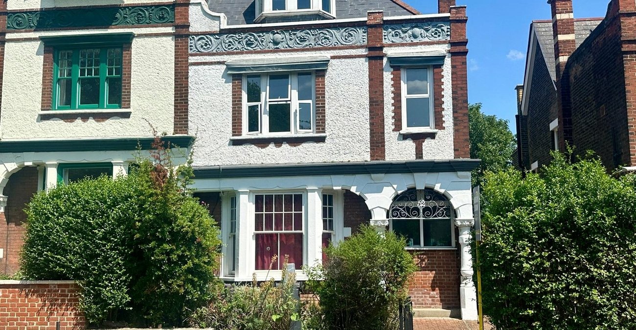 3 bedroom property for sale in London | Robinson Jackson