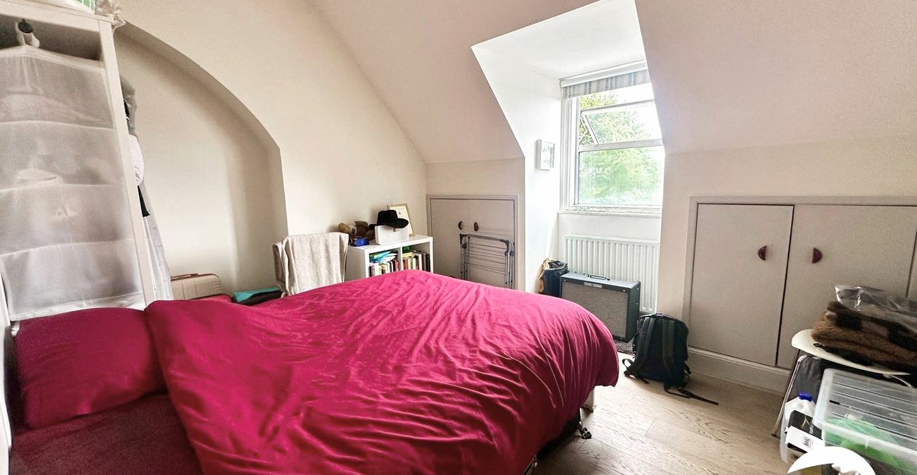 3 bedroom property for sale in London | Robinson Jackson