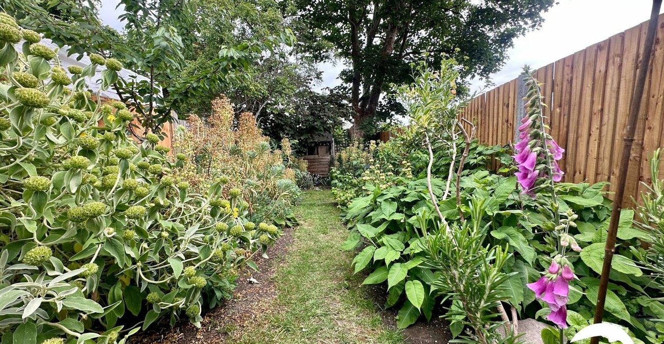 3 bedroom property for sale in London | Robinson Jackson