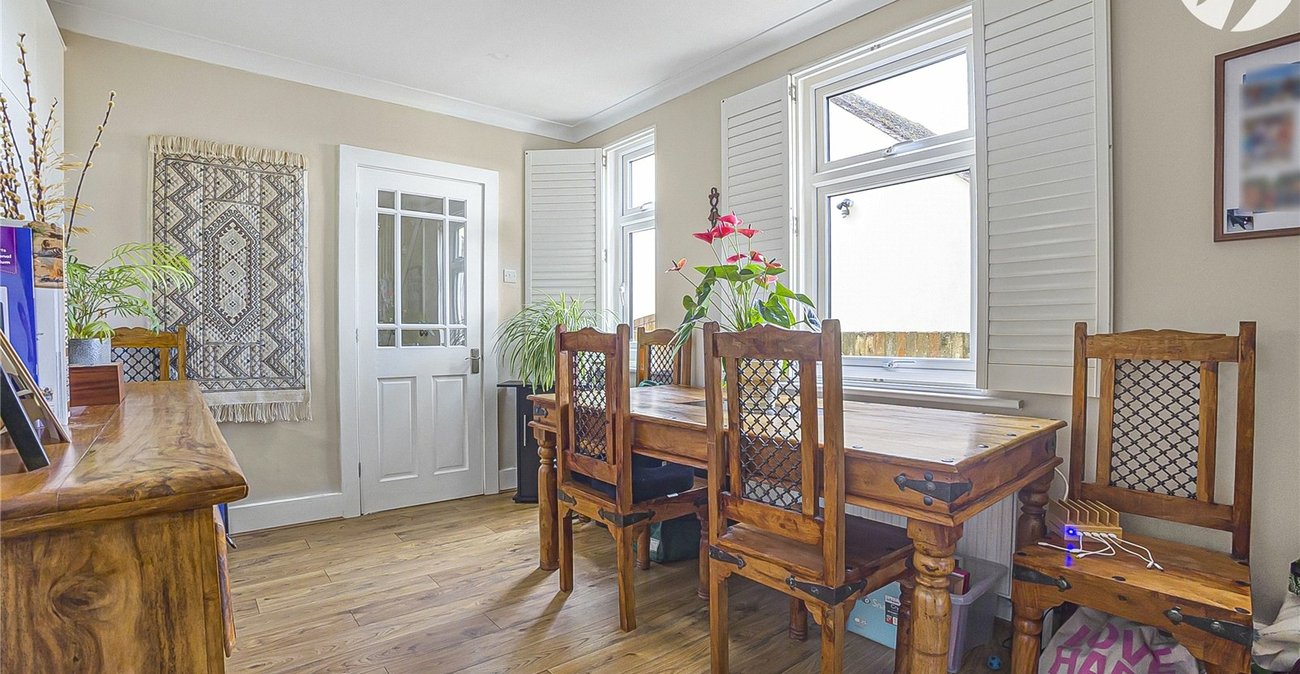 5 bedroom house for sale in Hextable | Robinson Jackson