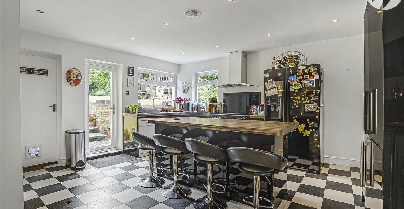 5 bedroom house for sale in Hextable | Robinson Jackson