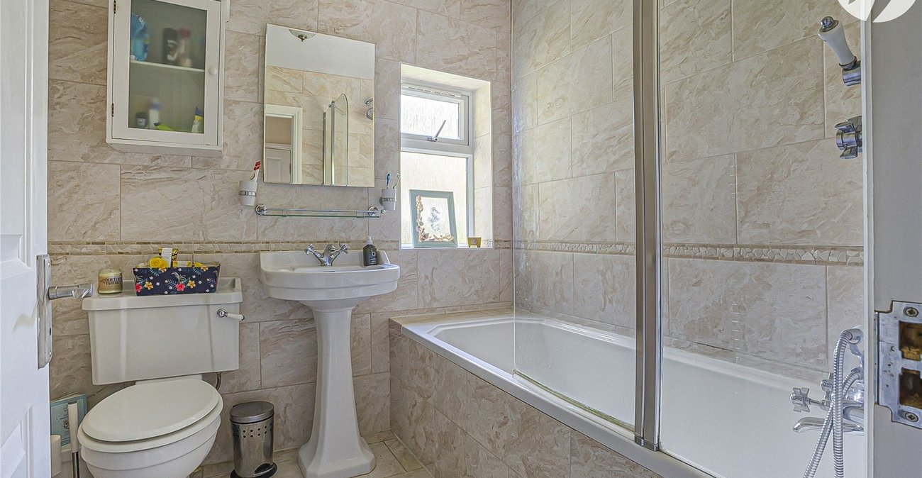 5 bedroom house for sale in Hextable | Robinson Jackson