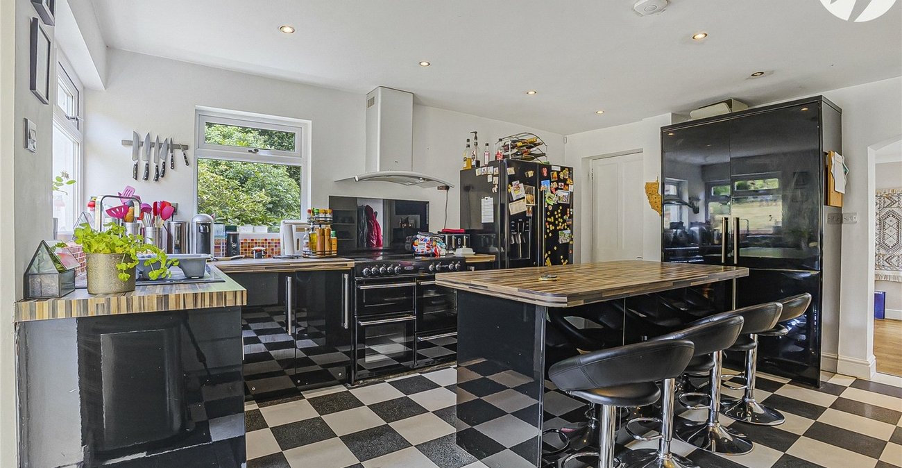 5 bedroom house for sale in Hextable | Robinson Jackson