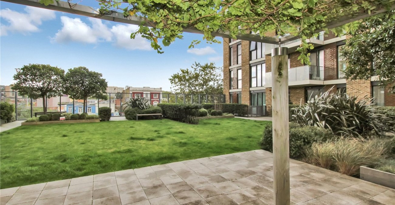 2 bedroom property for sale in Woolwich | Robinson Jackson