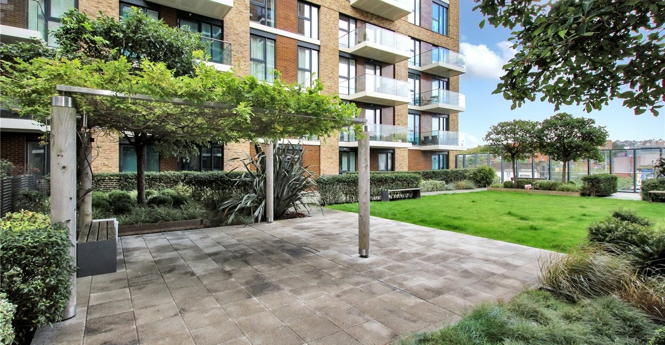 2 bedroom property for sale in Woolwich | Robinson Jackson