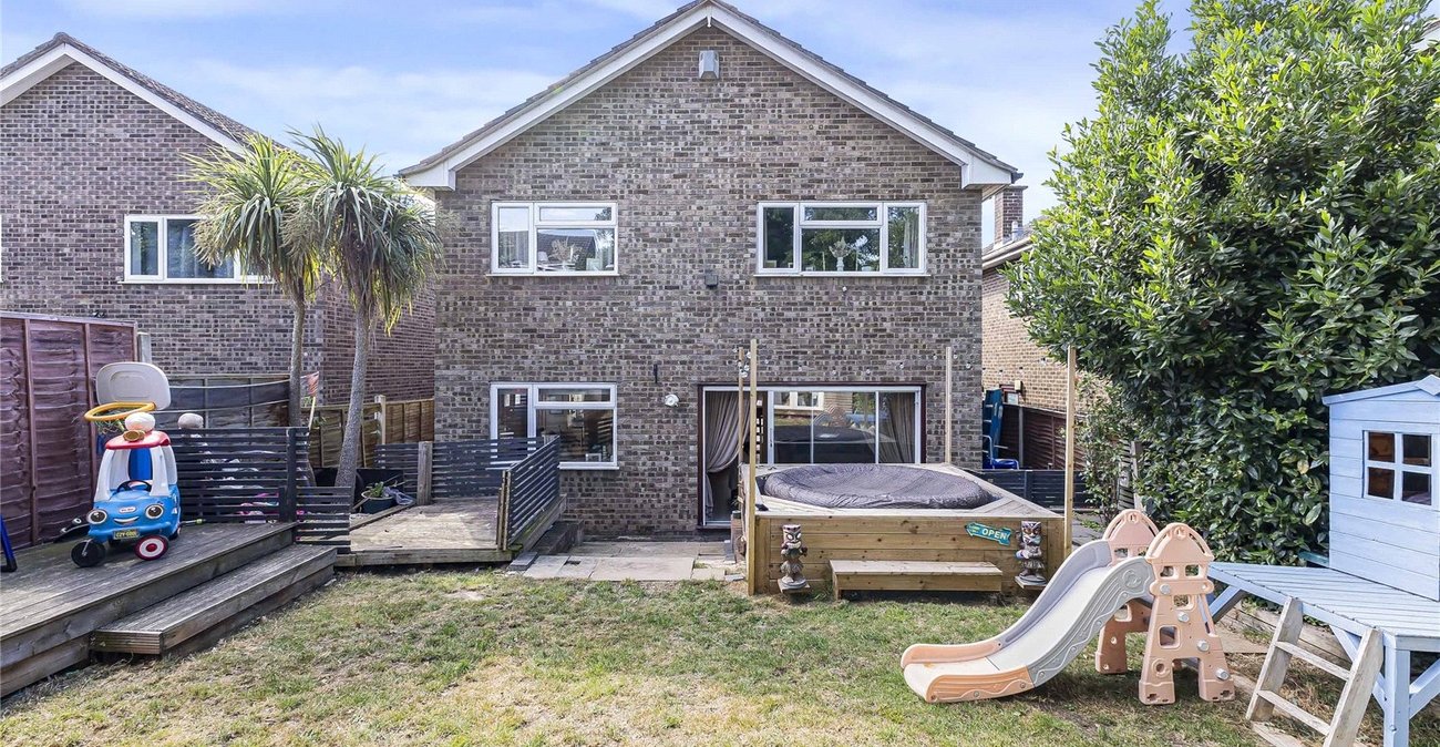 4 bedroom house for sale in Cliffe Woods | Robinson Michael & Jackson