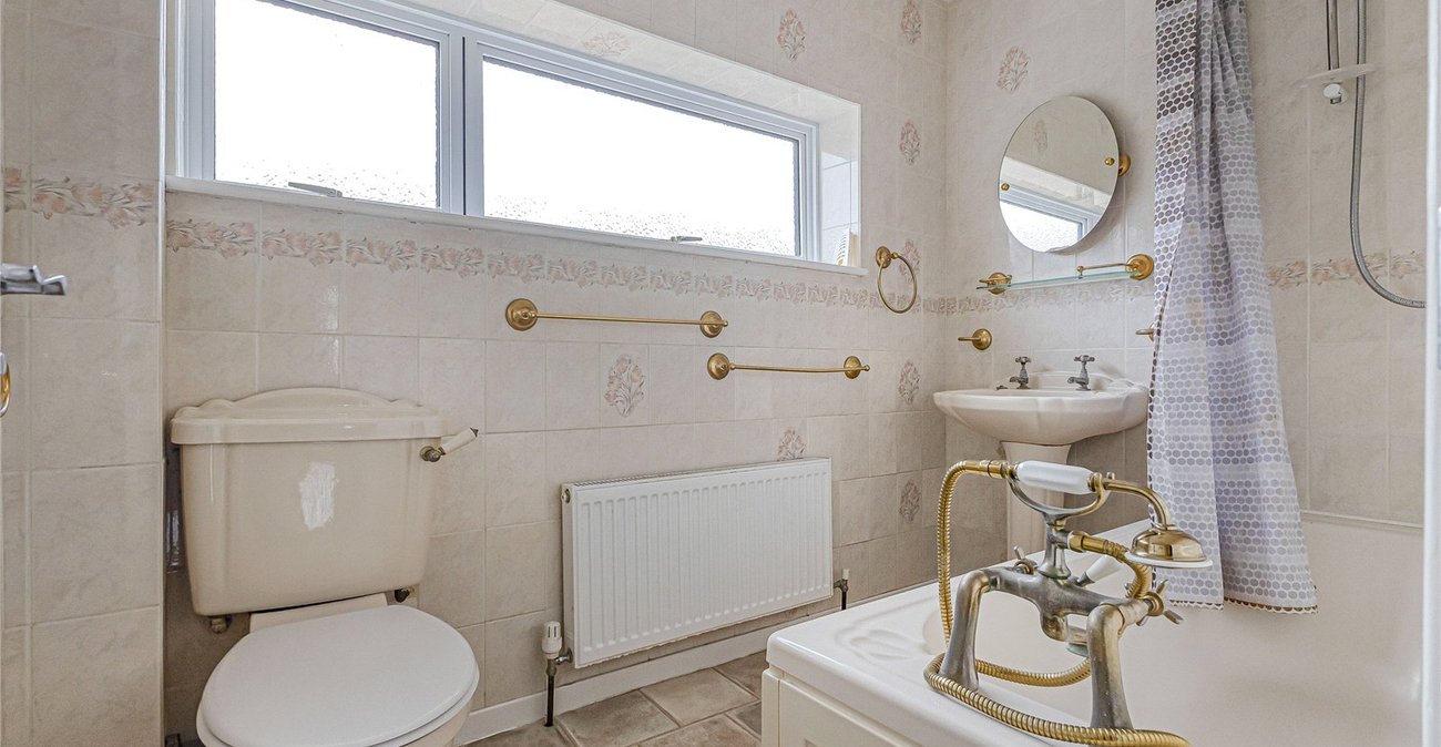 3 bedroom house for sale in Cliffe Woods | Robinson Michael & Jackson