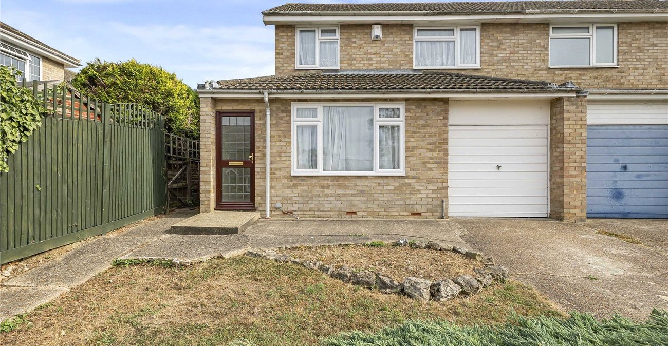 3 bedroom house for sale in Cliffe Woods | Robinson Michael & Jackson