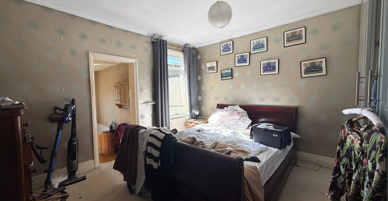 2 bedroom house for sale in Higham | Robinson Michael & Jackson