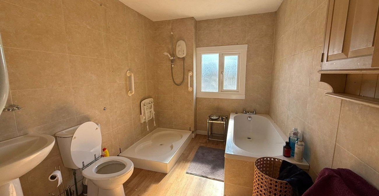 2 bedroom house for sale in Higham | Robinson Michael & Jackson