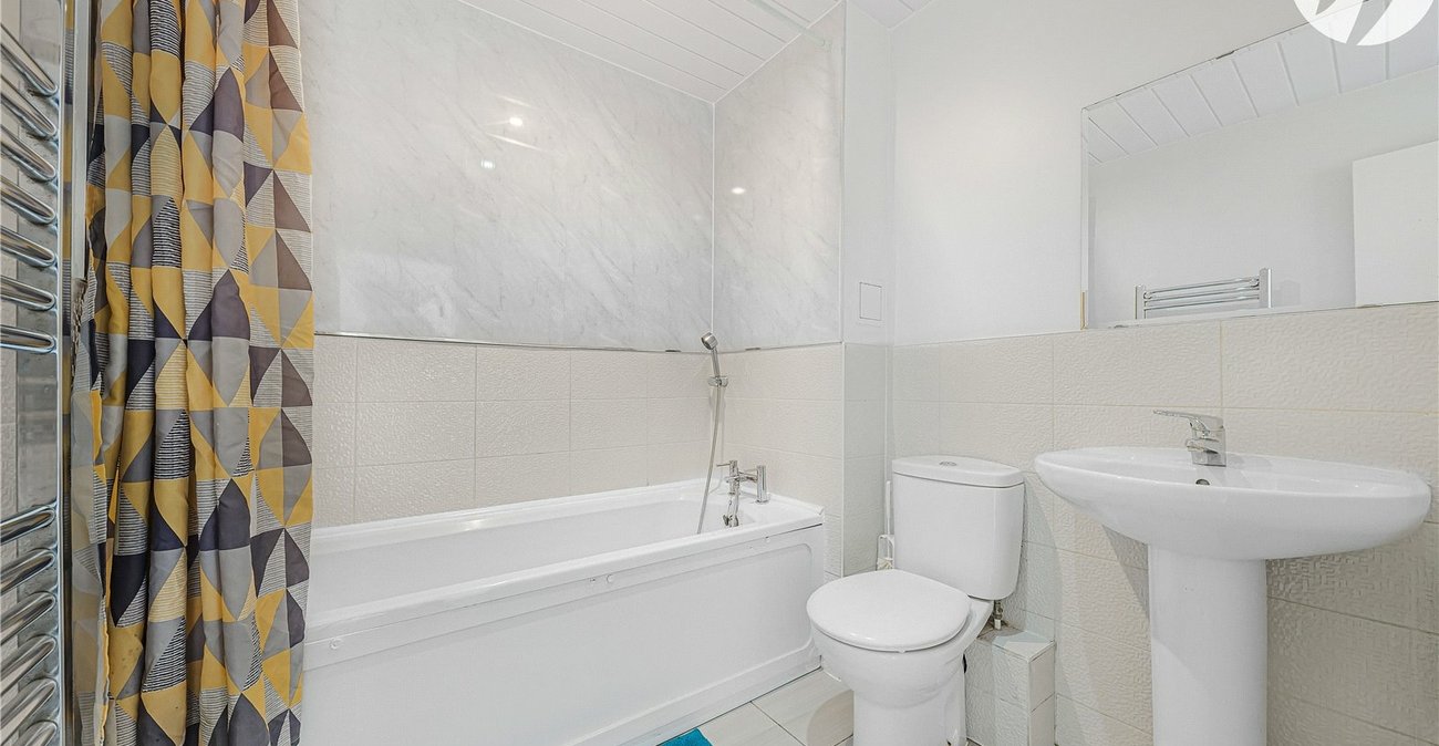 4 bedroom house for sale in Dartford | Robinson Jackson