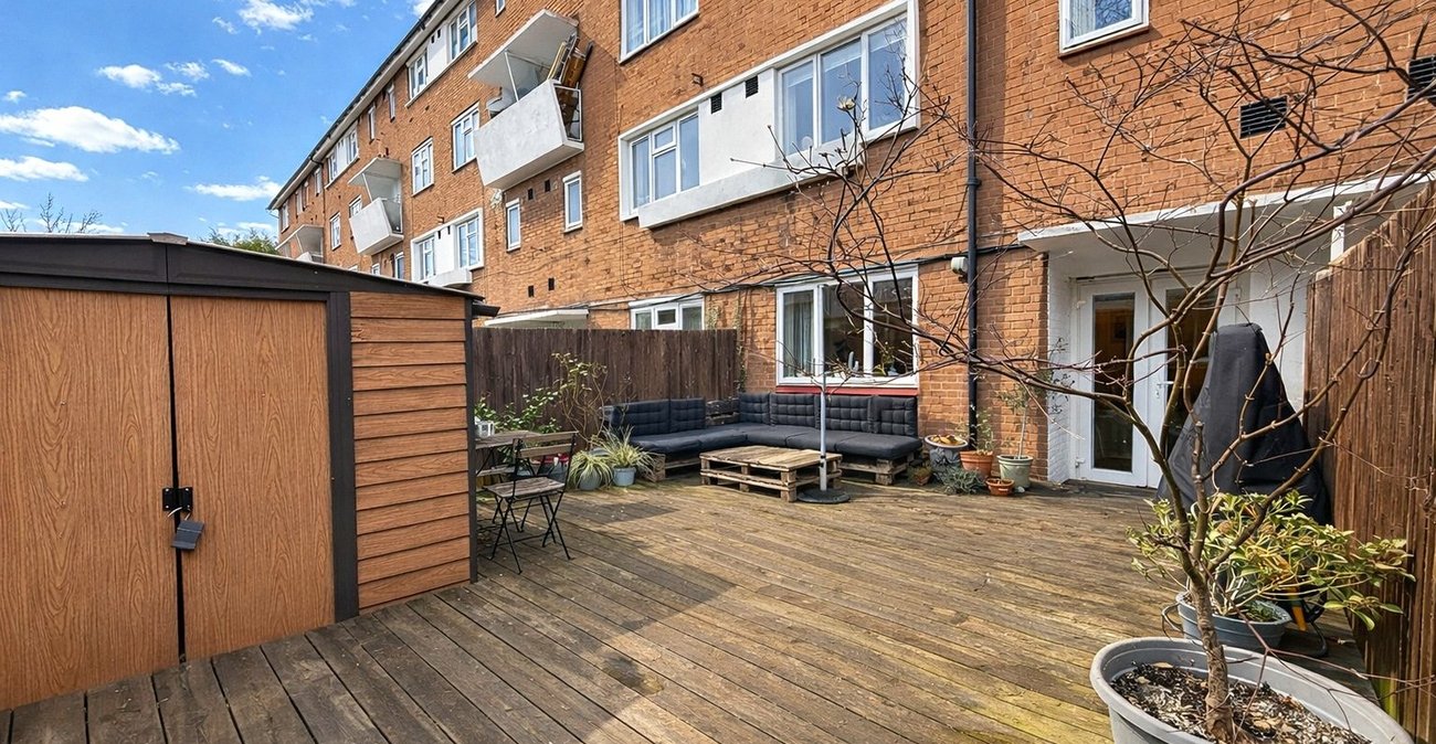 2 bedroom property for sale in London | Robinson Jackson
