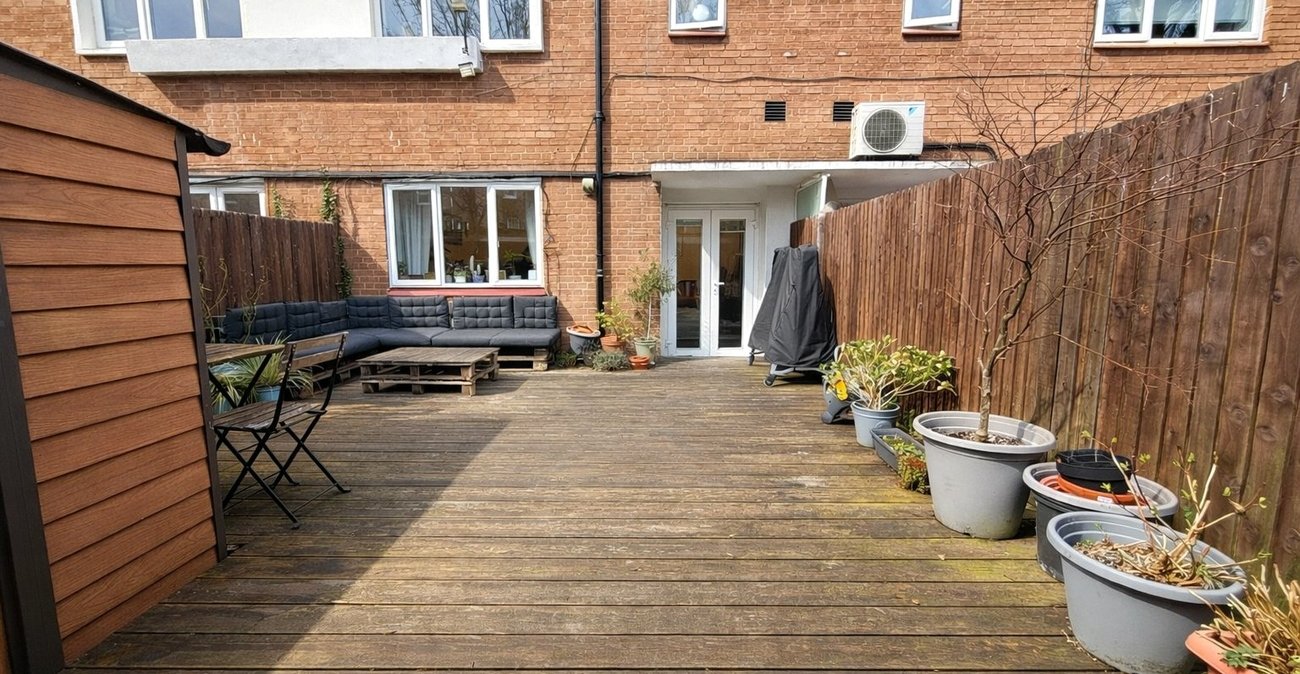 2 bedroom property for sale in London | Robinson Jackson