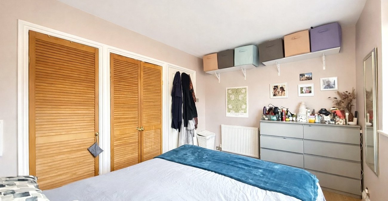 2 bedroom property for sale in London | Robinson Jackson