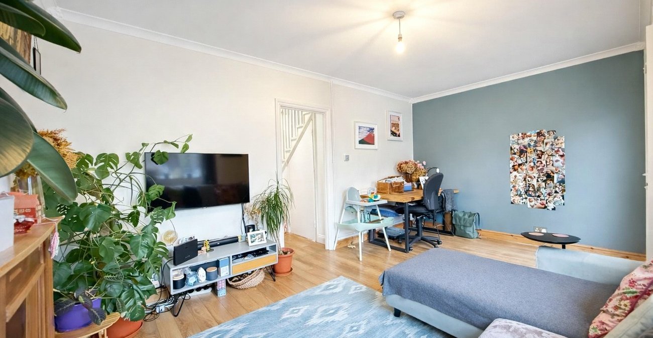 2 bedroom property for sale in London | Robinson Jackson