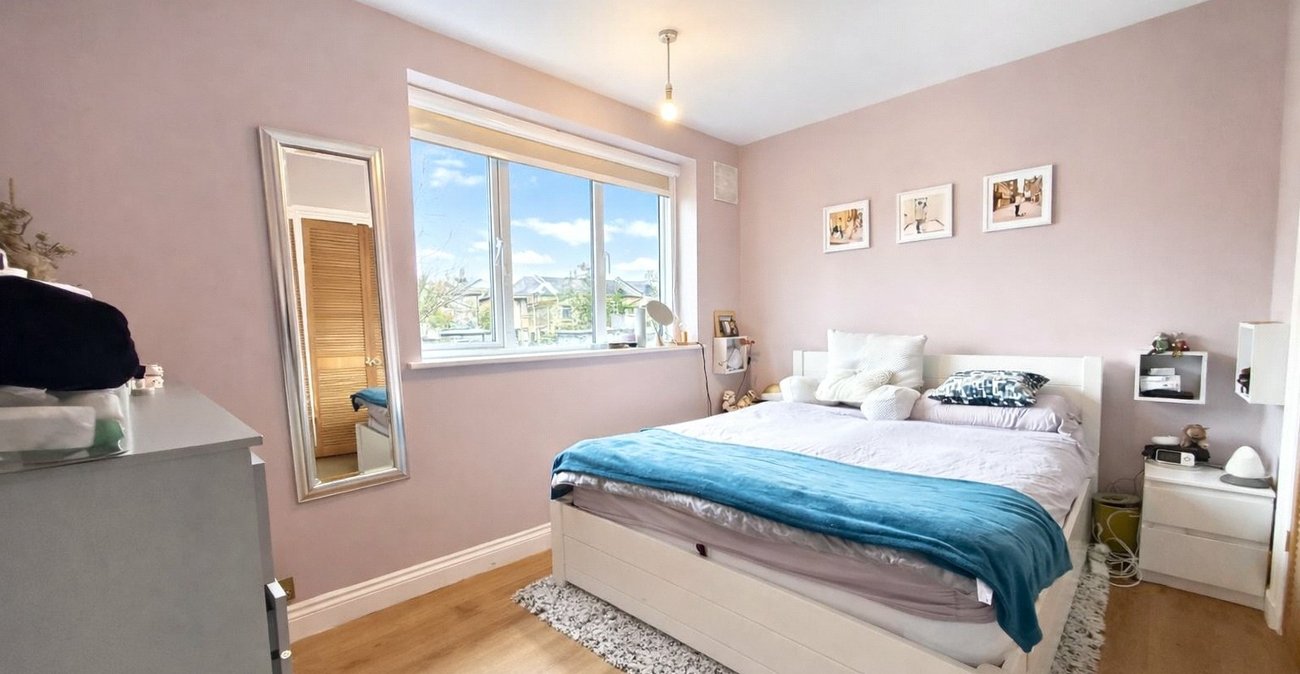 2 bedroom property for sale in London | Robinson Jackson