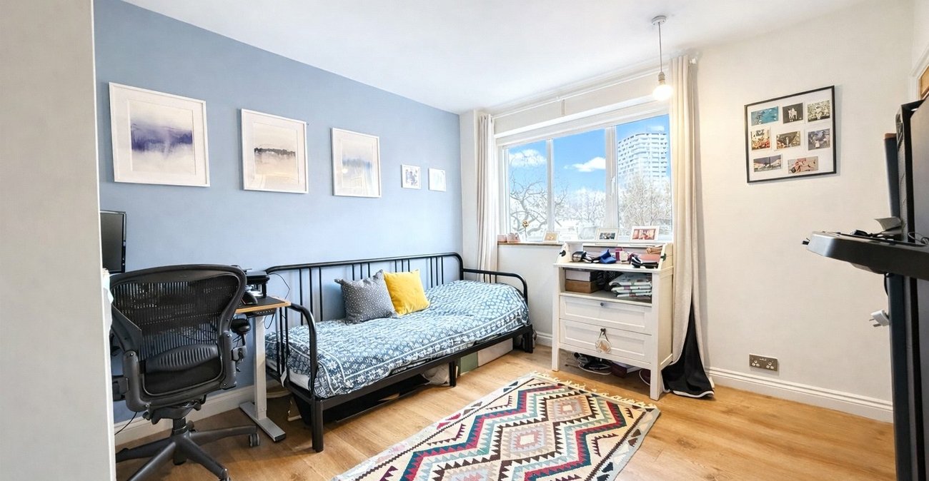 2 bedroom property for sale in London | Robinson Jackson