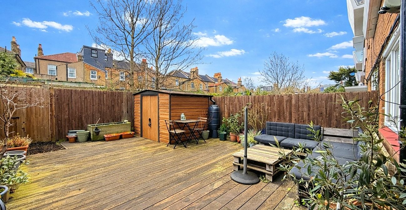 2 bedroom property for sale in London | Robinson Jackson
