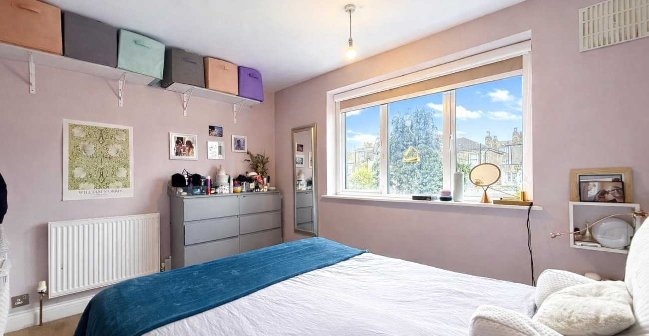 2 bedroom property for sale in London | Robinson Jackson