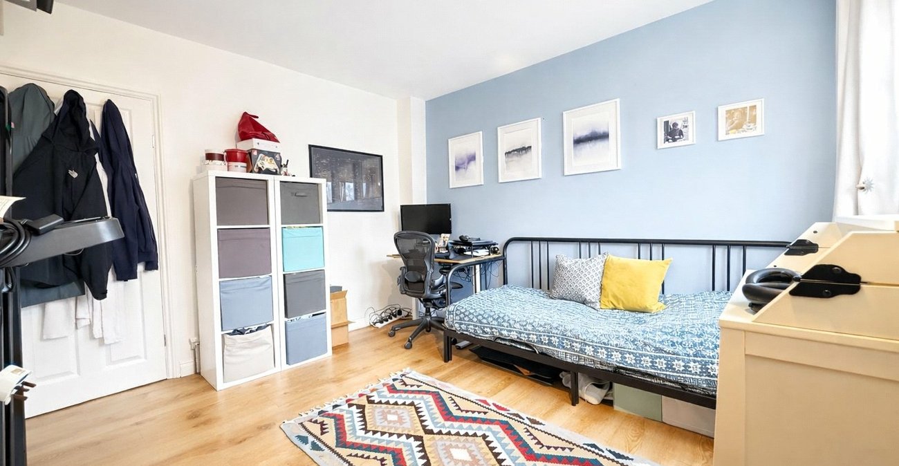 2 bedroom property for sale in London | Robinson Jackson