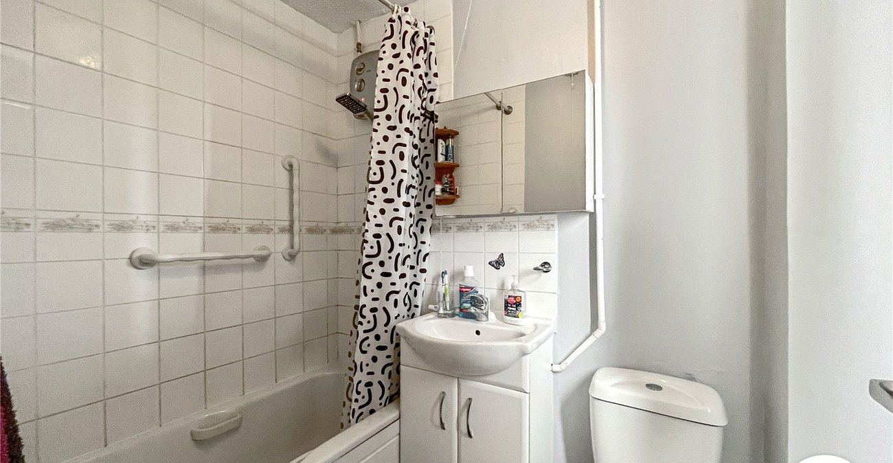 1 bedroom house for sale in Sittingbourne | Robinson Michael & Jackson