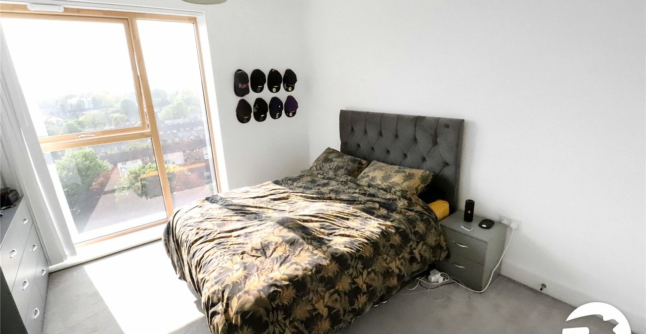 2 bedroom property for sale in London | Robinson Jackson