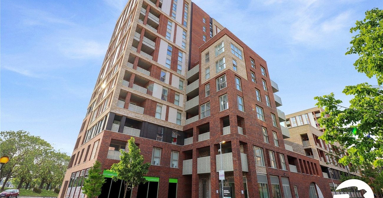 2 bedroom property for sale in London | Robinson Jackson