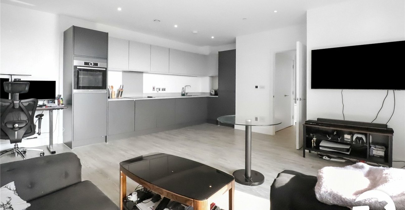 2 bedroom property for sale in London | Robinson Jackson