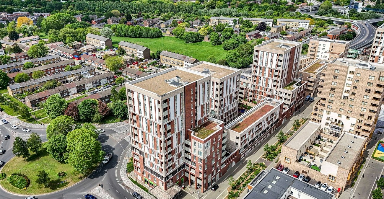 2 bedroom property for sale in London | Robinson Jackson