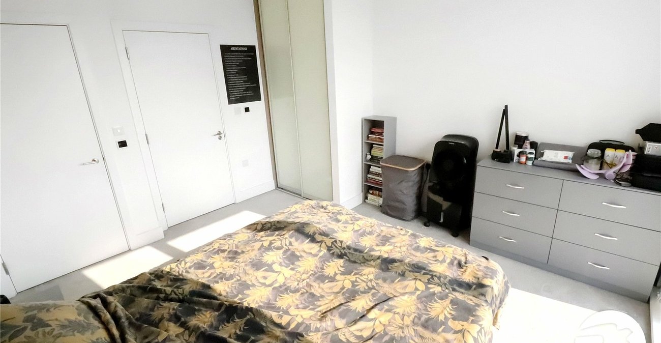 2 bedroom property for sale in London | Robinson Jackson