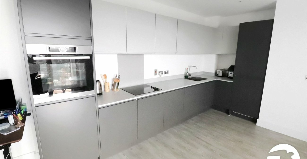 2 bedroom property for sale in London | Robinson Jackson