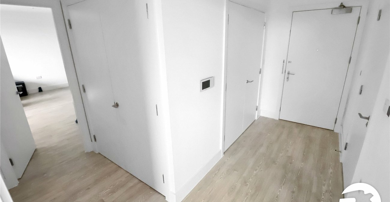 2 bedroom property for sale in London | Robinson Jackson