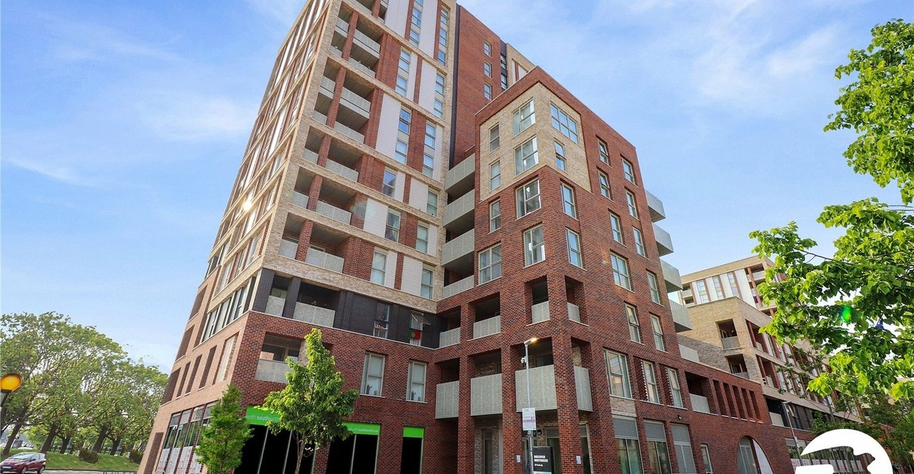 2 bedroom property for sale in London | Robinson Jackson