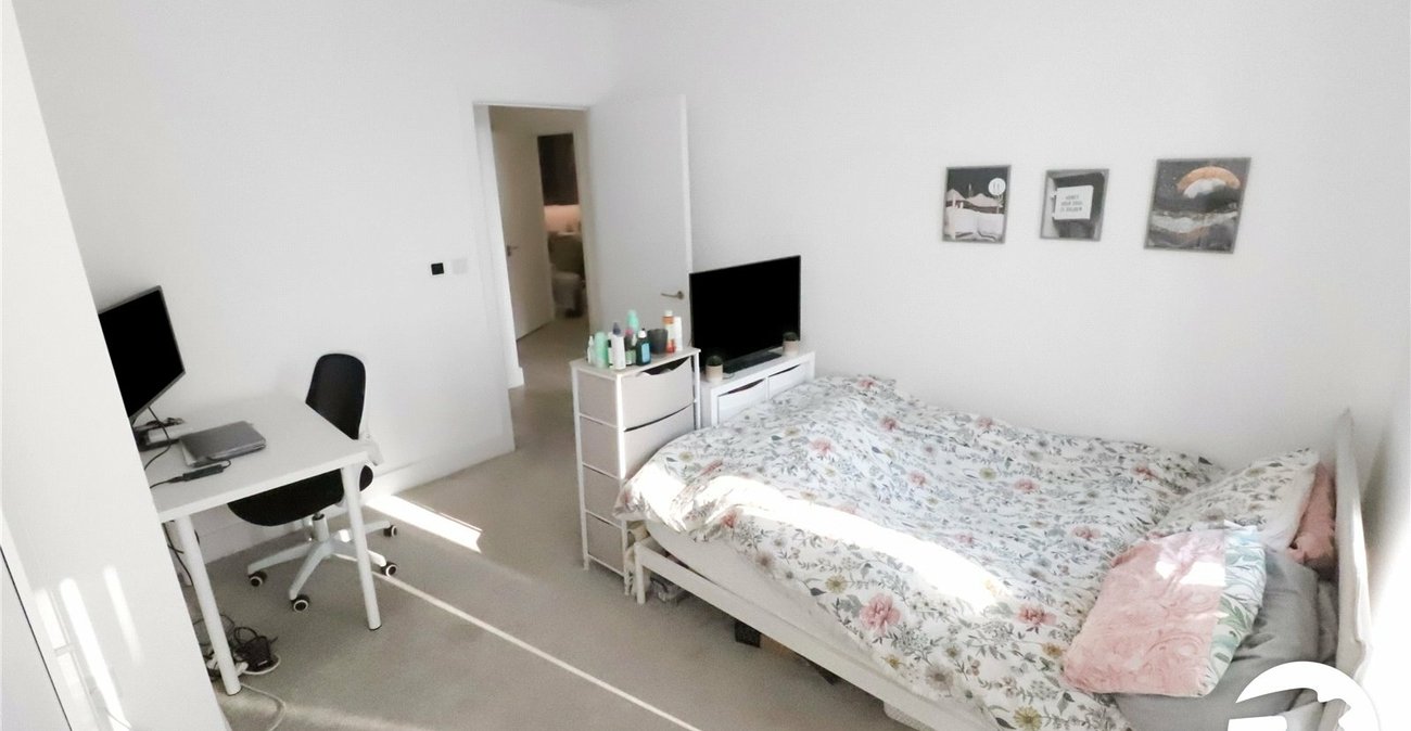 2 bedroom property for sale in London | Robinson Jackson