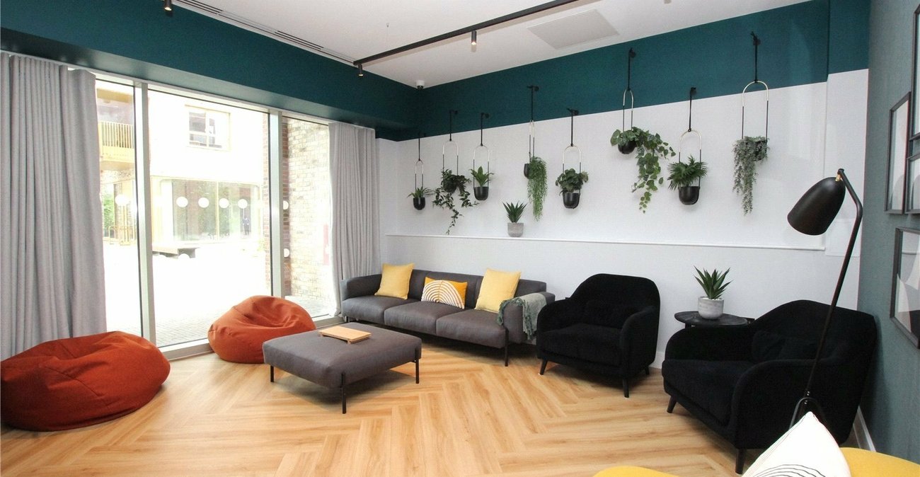 2 bedroom property for sale in London | Robinson Jackson