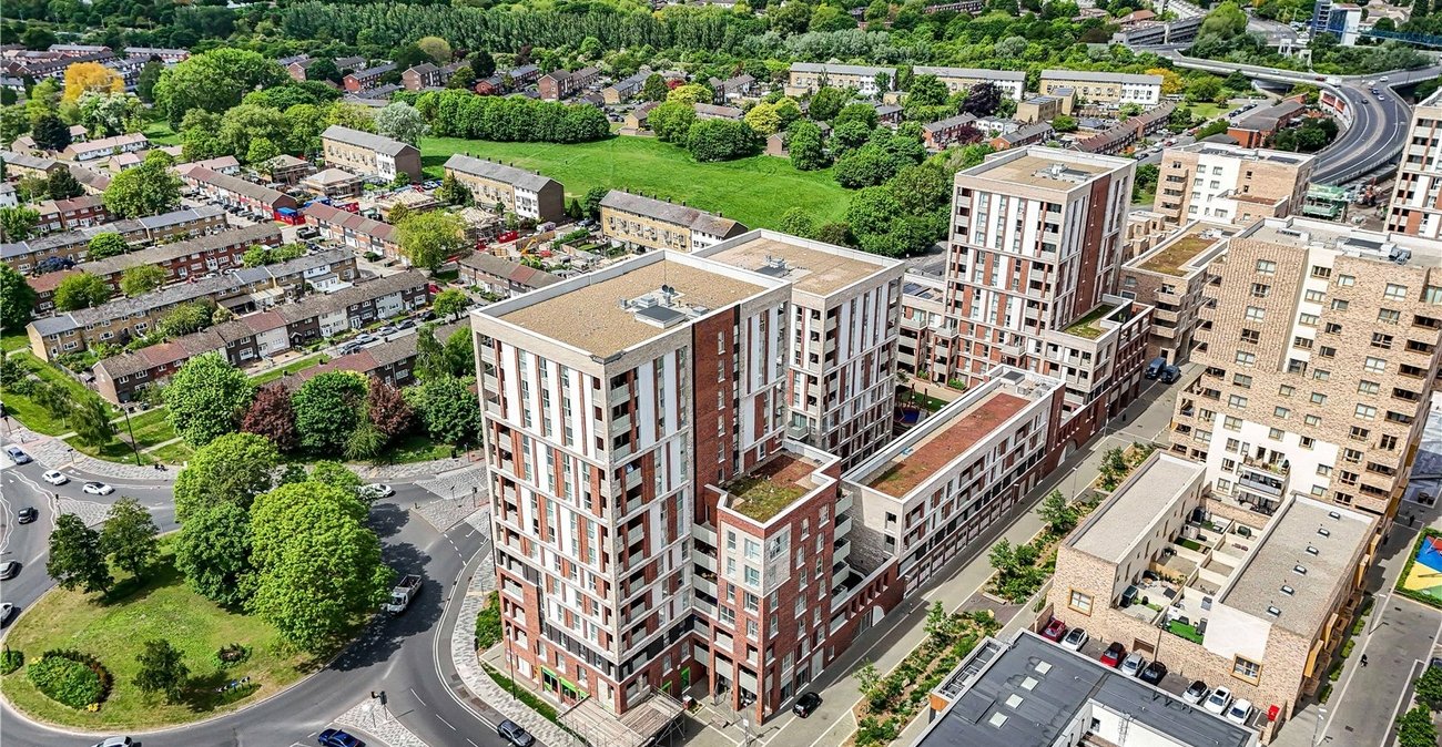 2 bedroom property for sale in London | Robinson Jackson