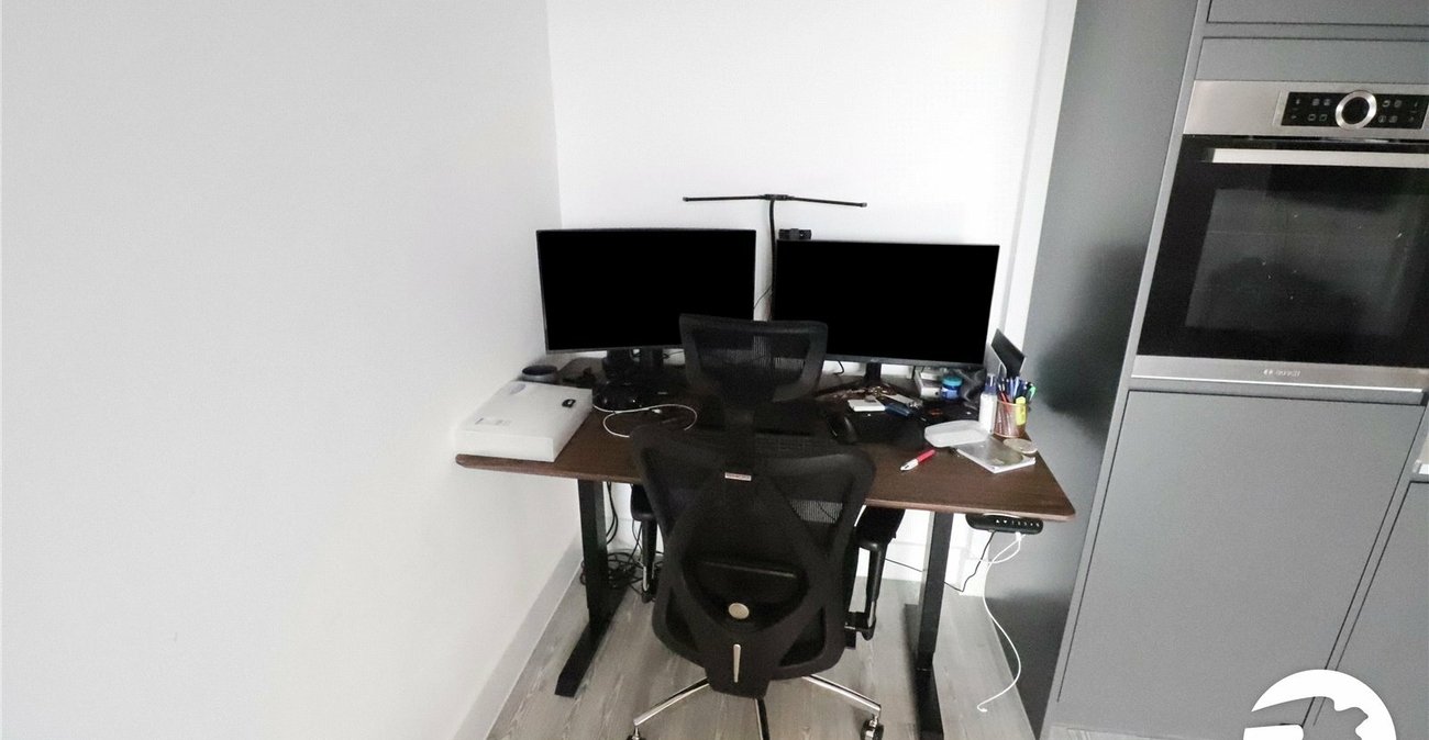 2 bedroom property for sale in London | Robinson Jackson