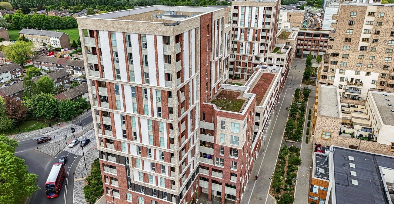 2 bedroom property for sale in London | Robinson Jackson