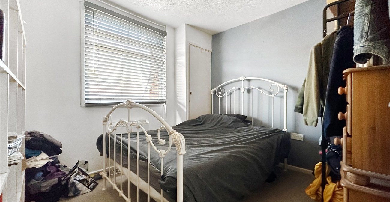 2 bedroom property for sale in Rainham | Robinson Michael & Jackson