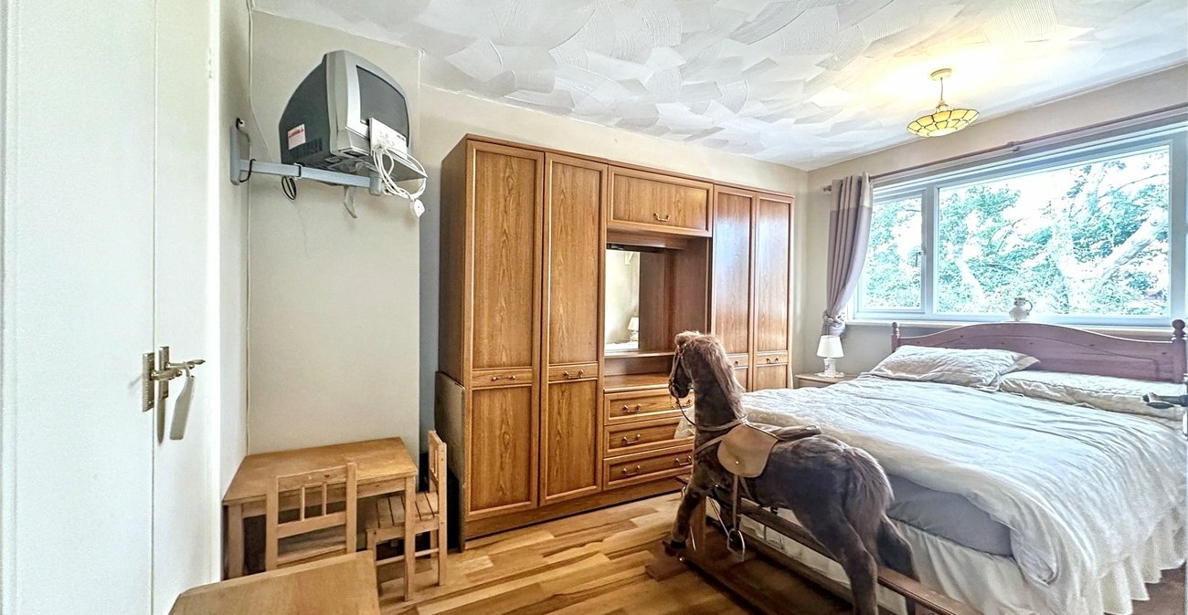 5 bedroom house for sale in Rainham | Robinson Michael & Jackson