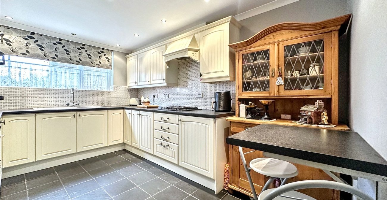 5 bedroom house for sale in Rainham | Robinson Michael & Jackson