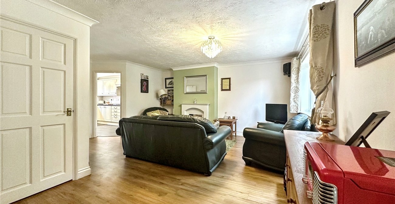 5 bedroom house for sale in Rainham | Robinson Michael & Jackson