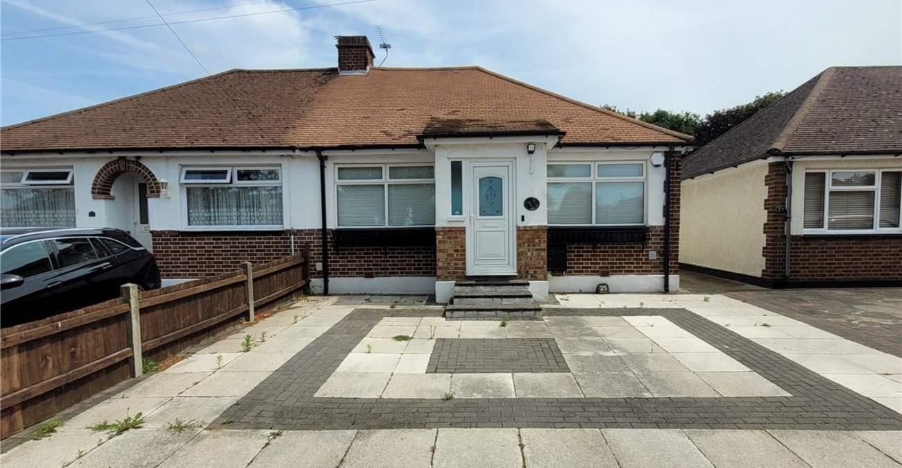 2 bedroom bungalow for sale in Orpington | Robinson Jackson