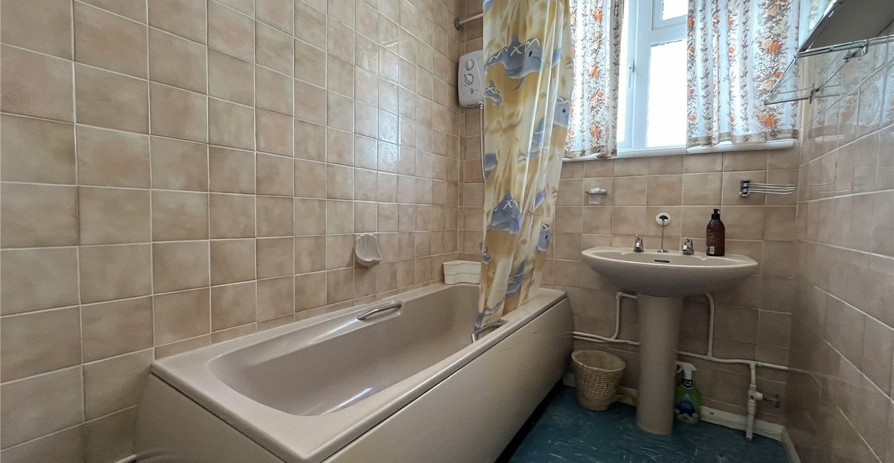 3 bedroom bungalow for sale in Chatham | Robinson Michael & Jackson